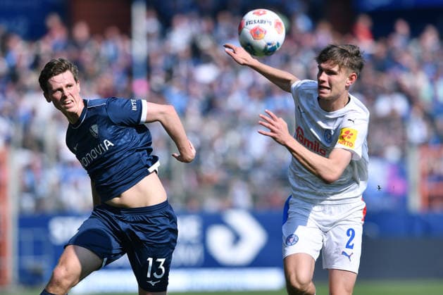Soccer 2 Bundesliga 27 Matchday VfL Bochum Holstein Kiel on 22 02 2026 at Vonovia Ruhrstadion in Bochum Oliver Olsen Bochum , left Frederik Roslyng Kiel , right DFL regulations prohibit any use of photographs as image sequences and or quasi video xRx