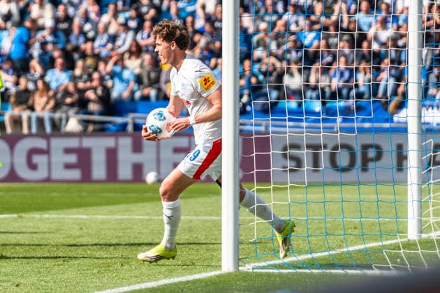 Germany 2 Bundesliga 2025 2026 Matchday 27, VfL Bochum vs Holstein Kiel Sunday, 22 03 2026 Vonovia Ruhr Stadion, North Rhine-Westphalia Goal for 1 2 by Phil Harres Holstein Kiel, 19 Cheers Joy Emotions Goal celebration Copyright: xCelinaxLeiersx