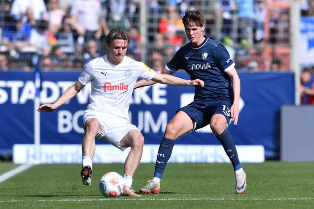 Soccer 2 Bundesliga 27 Matchday VfL Bochum Holstein Kiel on 22 02 2026 at Vonovia Ruhrstadion in Bochum Jonas Therkelsen Kiel , left Oliver Olsen Bochum , right DFL regulations prohibit any use of photographs as image sequences and or quasi video xRx