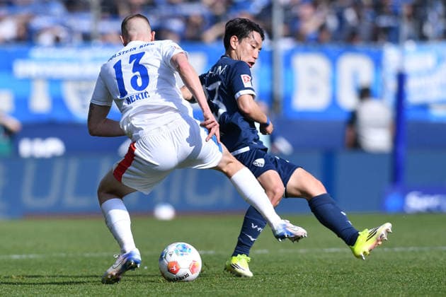 Soccer 2 Bundesliga 27 Matchday VfL Bochum Holstein Kiel on 22 02 2026 at Vonovia Ruhrstadion in Bochum Ivan Nekic Kiel , front Koji Miyoshi Bochum , back DFL regulations prohibit any use of photographs as image sequences and or quasi video xRx