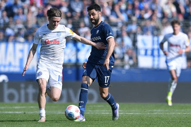 Soccer 2 Bundesliga 27 Matchday VfL Bochum Holstein Kiel on 22 02 2026 at Vonovia Ruhrstadion in Bochum Jonas Therkelsen Kiel , left Gerrit Holtmann Bochum , right DFL regulations prohibit any use of photographs as image sequences and or quasi video xRx