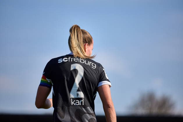 22 03 2026, GER, Womens Soccer, BL, 2025 2026, RB Leipzig SC Freiburg Lisa Karl 2, SC Freiburg , back view, captains armband, Rainbow Leipzig Training Center of the Red Bull Saxony Germany