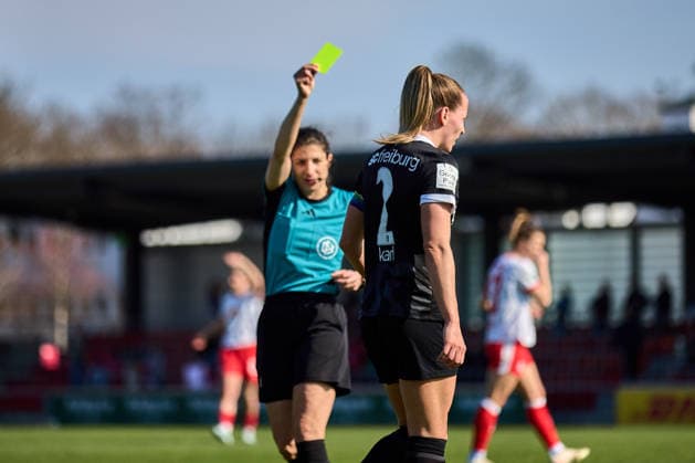 22 03 2026, GER, Womens Soccer, BL, 2025 2026, RB Leipzig SC Freiburg Yellow card for Lisa Karl 2, SC Freiburg , in the background Referee Dr Riem Hussein Leipzig Training Center of the Red Bull Saxony Germany