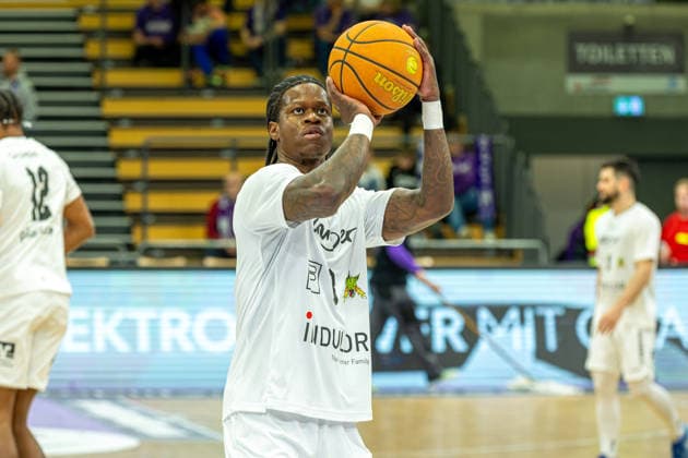 ProA, BG Goettingen vs Artland Dragons, Sparkassen Arena Goettingen 22 03 2026 ProA, Goettingen, Germany 22 03 2026 Amir Hinton Artland Dragons, 3 during the warm up, Barmer ProA 2 Basketball Bundesliga, BG Goettingen vs Artland Dragons game, Sparkassen Arena Goettingen Copyright: xBEAUTIFULxSPORTS Freudensteinx