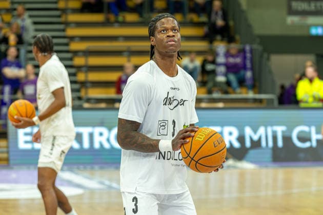 ProA, BG Goettingen vs Artland Dragons, Sparkassen Arena Goettingen 22 03 2026 ProA, Goettingen, Germany 22 03 2026 Amir Hinton Artland Dragons, 3 during the warm up, Barmer ProA 2 Basketball Bundesliga, BG Goettingen vs Artland Dragons game, Sparkassen Arena Goettingen Copyright: xBEAUTIFULxSPORTS Freudensteinx