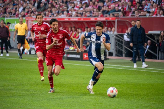 Germany 2 Bundesliga 2025 26 Fortuna Düsseldorf vs Hertha BSC, Matchday 27 22 03 2026 MERKUR SPIEL ARENA Düsseldorf in action Josip Brekalo Hertha BSC,7 vs Anouar El Azzouzi Fortuna Düsseldorf,8 Copyright: xOrhanxHabashx
