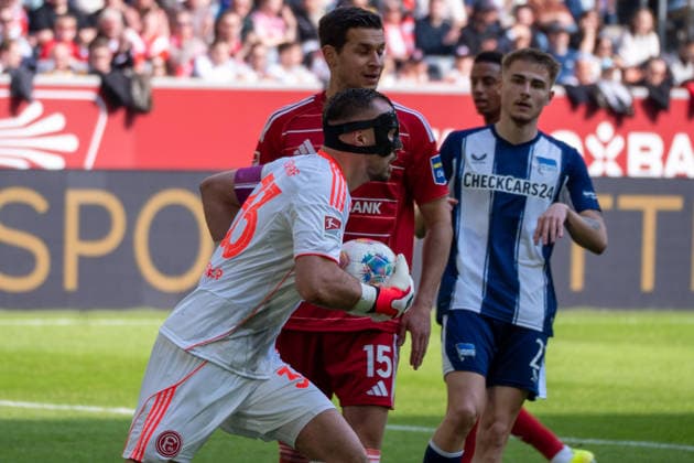 Germany 2 Bundesliga 2025 26 Fortuna Düsseldorf vs Hertha BSC, Matchday 27 22 03 2026 MERKUR SPIEL ARENA Düsseldorf catches the ball Florian Kastenmeier Fortuna Düsseldorf,33 Copyright: xOrhanxHabashx