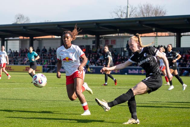 GER, Leipzig, Soccer, Google Pixel Women Bundesliga, 21 Matchday, RB Leipzig vs SC Freiburg in picture f l Delice Boboy RB Leipzig 17 , Meret Felde SC Freiburg 04 , duel, 22 03 2025, RB Leipzig Training Academy Cottaweg Leipzig DFB REGULATIONS PROHIBIT ANY USE OF PHOTOGRAPHS AS IMAGE SEQUENCES AND OR QUASI VIDEO, Copyright: HMBxMedia PaulxFritz