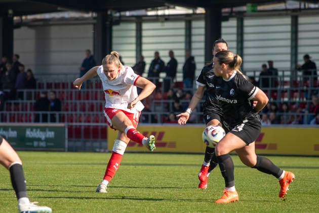 GER, Leipzig, Soccer, Google Pixel Women Bundesliga, 21 Matchday, RB Leipzig vs SC Freiburg in picture v l Marleen Schimmer RB Leipzig 14 , Goal shot 22 03 2025, RB Leipzig Training Academy Cottaweg Leipzig DFB REGULATIONS PROHIBIT ANY USE OF PHOTOGRAPHS AS IMAGE SEQUENCES AND OR QUASI VIDEO, Copyright: HMBxMedia PaulxFritz
