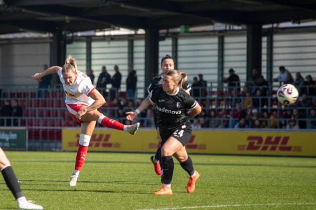 GER, Leipzig, Soccer, Google Pixel Women Bundesliga, 21 Matchday, RB Leipzig vs SC Freiburg in picture v l Marleen Schimmer RB Leipzig 14 , Goal shot 22 03 2025, RB Leipzig Training Academy Cottaweg Leipzig DFB REGULATIONS PROHIBIT ANY USE OF PHOTOGRAPHS AS IMAGE SEQUENCES AND OR QUASI VIDEO, Copyright: HMBxMedia PaulxFritz