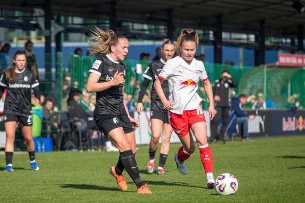 GER, Leipzig, Soccer, Google Pixel Women Bundesliga, 21 Matchday, RB Leipzig vs SC Freiburg in the picture from l Lisa Karl SC Freiburg 02 , Annabel Schasching RB Leipzig 16 , duel, 22 03 2025, RB Leipzig Training Academy Cottaweg Leipzig DFB REGULATIONS PROHIBIT ANY USE OF PHOTOGRAPHS AS IMAGE SEQUENCES AND OR QUASI VIDEO, Copyright: HMBxMedia PaulxFritz