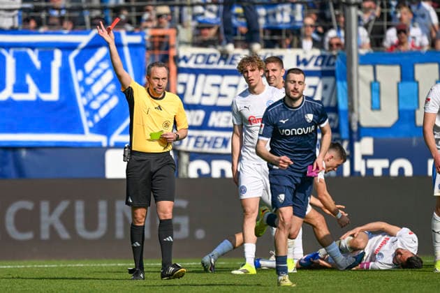 Matus Bero Bochum 19 Red Red Card by Patrick Alt SR 20 02 2026 ¢ Football ¢ VfL Bochum vs Holstein Kiel , Vonovia Ruhrstadion, Bochum, DFB DFL REGULATIONS PROHIBIT ANY USE OF PHOTOGRAPHS AS IMAGE SEQUENCES AND OR QUASI VIDEO Copyright: xpepphotox xHorstxMauelshagenx pep00321, pep_20260322_hm_314934