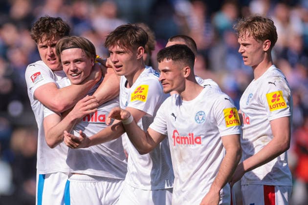 22 03 2026, Football, 2 Bundesliga, Matchday 27, VfL Bochum 1848 Holstein Kiel The players of Holstein Kiel celebrate the goal to 2 3 by Jonas Therkelsen Holstein Kiel Bochum Vonovia Ruhrstadion NRW Germany xRHR PHOTO DEx Copyright: DennisxEwert RHR-FOTOx RHR-FOTO DE