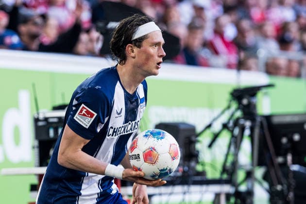 2 Soccer Bundesliga Fortuna Düsseldorf 1895 Hertha BSC Berlin 22 03 2026 Fabian Reese Hertha BSC Berlin, 11 Einwurf Ball 2 Soccer Bundesliga, Fortuna Düsseldorf 1895 Hertha BSC Berlin, Düsseldorf, Merkur Spiel Arena on 22 03 2026 DFL REGULATIONS PROHIBIT ANY USE OF PHOTOGRAPHS AS IMAGE SEQUENCES AND OR QUASI VIDEO Copyright: xBEAUTIFULxSPORTS Wunderlx