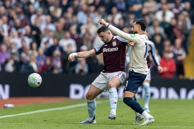 Aston Villa v West Ham United, Premier League Aston Villa midfielder John McGinn (7) battles for possession with West Ham United forward Valentin Castellanos (11) during the Premier League match between Aston Villa and West Ham United at Villa Park, Birmingham, UK on 22 March 2026. Birmingham Villa Park West Midlands UK Editorial use only DataCo restrictions apply See www.football-dataco.com , Copyright: xManjitxNarotrax PSI-23950-0015
