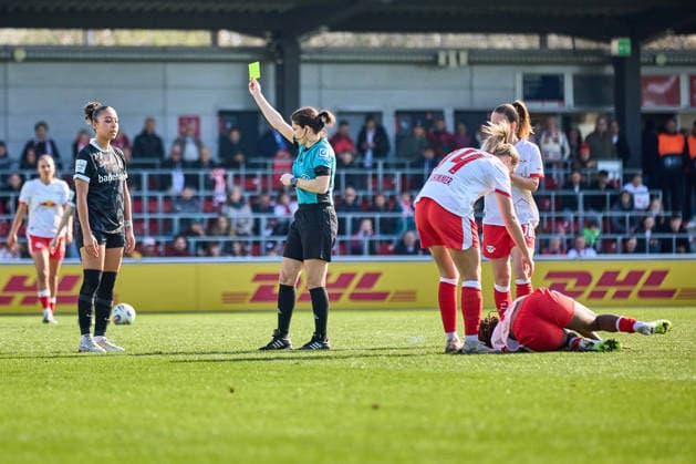 22 03 2026, GER, Womens soccer, BL, 2025 2026, RB Leipzig SC Freiburg Yellow card for Nicole Ojukwu 6, SC Freiburg, li Leipzig Training center of the Red Bull Saxony Germany