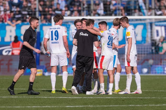 22 03 2026, Soccer, 2 Bundesliga, Matchday 27, VfL Bochum 1848 Holstein Kiel The players of Holstein Kiel celebrate the 2 3 victory in Bochum Bochum Vonovia Ruhrstadion NRW Germany xRHR PHOTO DEx Copyright: DennisxEwert RHR-FOTOx RHR-FOTO DE