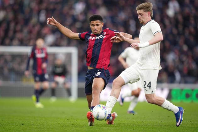 Bologna s Simon Sohm fights for the ball with LazioÕs Kenneth Taylor during the Serie A soccer match between Bologna and Lazio at the Renato DallÕAra Stadium in Bologna, north Italy - Sunday, March 22, 2026 -  Copyright: xMassimoxPaolone LaPressex