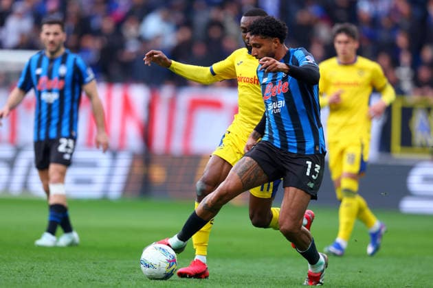 March 22, 2026, Bergamo, ITALY: Atalanta s Ederson (R) and Hellas Verona s Jean Akpa Akpro in action during the Italian Serie A soccer match Atalanta BC vs Hellas Verona FC at the New Balance Arena in Bergamo, Italy, 22 March 2026..ANSA MICHELE MARAVIGLIA Soccer: Serie A; Atalanta-Hellas Verona  - ZUMAa110 20260322_zaf_a110_079 Copyright: xMichelexMaravigliax