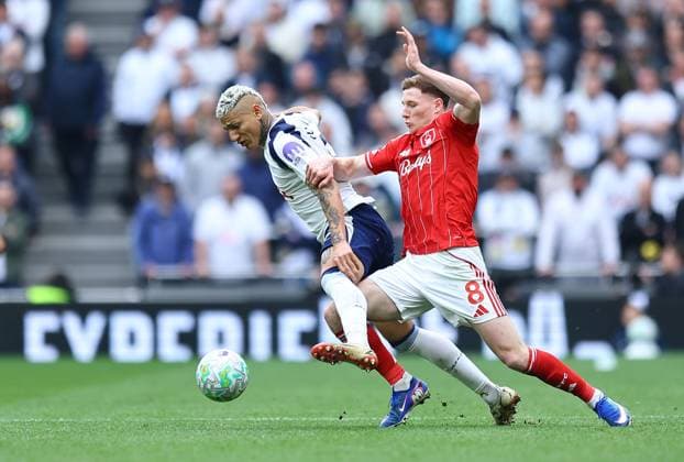 Richarlison of Tottenham Hotspur is fouled by Elliot Anderson of Nottingham Forest Tottenham Hotspur v Nottingham Forest, Premier League, Football, Tottenham Hotspur Stadium, London, UK - 22 Mar 2026London Tottenham Hotspur Stadium United Kingdom EDITORIAL USE ONLY No use with unauthorised audio, video, data, fixture lists, club league logos or live services. Online in-match use limited to 120 images, no video emulation. No use in betting, games or single club league player publications.  Copyright: xMichaelxZemanek Shutterstockx 16783329ai