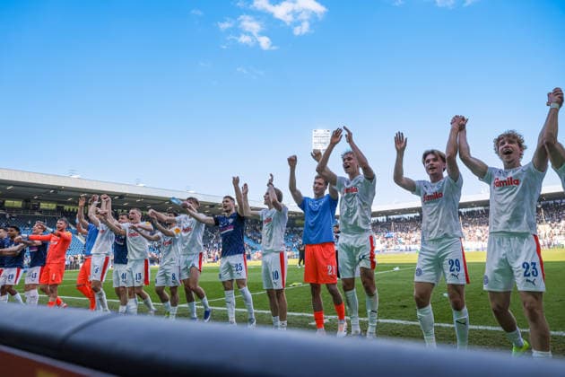 22 03 2026, Soccer, 2 Bundesliga, Matchday 27, VfL Bochum 1848 Holstein Kiel The players of Holstein Kiel celebrate the 2 3 victory in Bochum Bochum Vonovia Ruhrstadion NRW Germany xRHR PHOTO DEx Copyright: DennisxEwert RHR-FOTOx RHR-FOTO DE