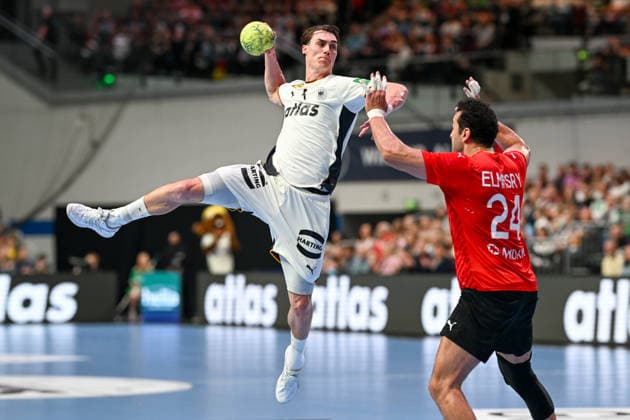 DHB 25 26 Germany Egypt on 22 03 2026 at the ÖVB Arena in Bremen Miro Schluroff Germany in a duel against Ibrahim Elmasry Egypt MT