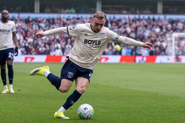 Aston Villa v West Ham United, Premier League West Ham United forward Jarrod Bowen (20) crosses the ball during the Premier League match between Aston Villa and West Ham United at Villa Park, Birmingham, UK on 22 March 2026. Birmingham Villa Park West Midlands UK Editorial use only DataCo restrictions apply See www.football-dataco.com , Copyright: xManjitxNarotrax PSI-23950-0016