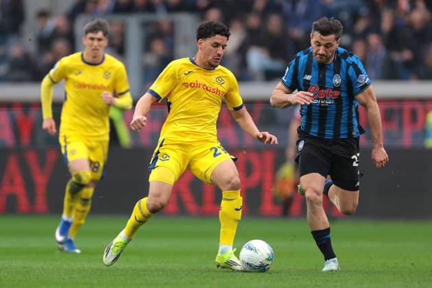 Bergamo, Italy, 22nd March 2026. Abdou Harroui of Hellas Verona is pursued by Sead Kolasinac of Atalanta during the Atalanta vs Hellas Verona Serie A match at Gewiss Stadium, Bergamo. Picture credit should read: Jonathan Moscrop Sportimage EDITORIAL USE ONLY. No use with unauthorised audio, video, data, fixture lists, club league logos or live services. Online in-match use limited to 120 images, no video emulation. No use in betting, games or single club league player publications. SPI_003_JM_ATALANTA_HELLAS SPI-4621-0003