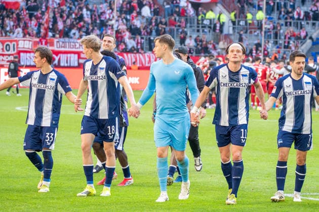 Germany 2 Bundesliga 2025 26 Fortuna Düsseldorf vs Hertha BSC, Matchday 27 22 03 2026 MERKUR SPIEL ARENA Düsseldorf cheers after the win Fabian Reese Hertha BSC,11 Tjark Ernst Hertha BSC,1 Luca Schuler Hertha BSC,18 Copyright: xOrhanxHabashx
