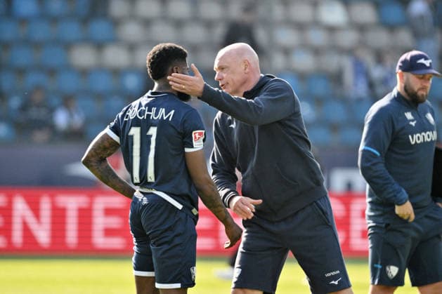 Coach Uwe Rösler VfL Bochum after the match with Moritz Broni Kwarteng VfL Bochum , Moritz Broni Kwarteng 22 03 2026, Fußball 2 Bundesliga, Saison 2025 2026, 27 Spieltag, VfL Bochum Holstein Kiel DFL regulations prohibit any use of photographs as image sequences and or quasi video Bochum Vonovia Ruhrstadion Nordrhein Westfalen Germany Team2