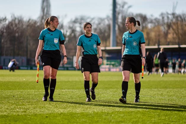 22 03 2026, GER, Womens soccer, BL, 2025 2026, RB Leipzig SC Freiburg Referee team of the match around main referee Dr Riem Hussein Leipzig Training Center of the Red Bull Saxony Germany