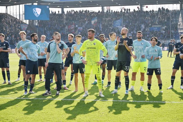 Bochums players after the defeat, front from left , Gerrit Holtmann VfL Bochum , Matus Bero VfL Bochum , goalkeeper Timo Horn VfL Bochum , Philipp Hofmann VfL Bochum 22 03 2026, Soccer 2 Bundesliga, Season 2025 2026, Matchday 27, VfL Bochum Holstein Kiel DFL regulations prohibit any use of photographs as image sequences and or quasi video Bochum Vonovia Ruhrstadion Nordrhein Westfalen Germany Team2