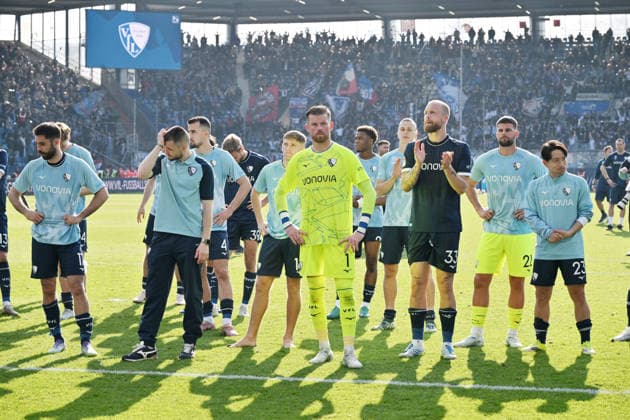 Bochums players after the defeat, front from left , Gerrit Holtmann VfL Bochum , Matus Bero VfL Bochum , goalkeeper Timo Horn VfL Bochum , Philipp Hofmann VfL Bochum 22 03 2026, Soccer 2 Bundesliga, Season 2025 2026, Matchday 27, VfL Bochum Holstein Kiel DFL regulations prohibit any use of photographs as image sequences and or quasi video Bochum Vonovia Ruhrstadion Nordrhein Westfalen Germany Team2