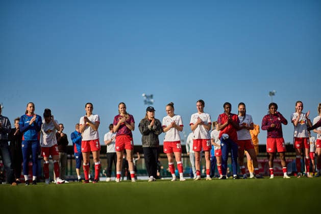 22 03 2026, GER, womens soccer, BL, 2025 2026, RB Leipzig SC Freiburg Manschaft, RB Leipzig, applause for the fans, after the final whistle Leipzig training center of the Red Bull Saxony Germany