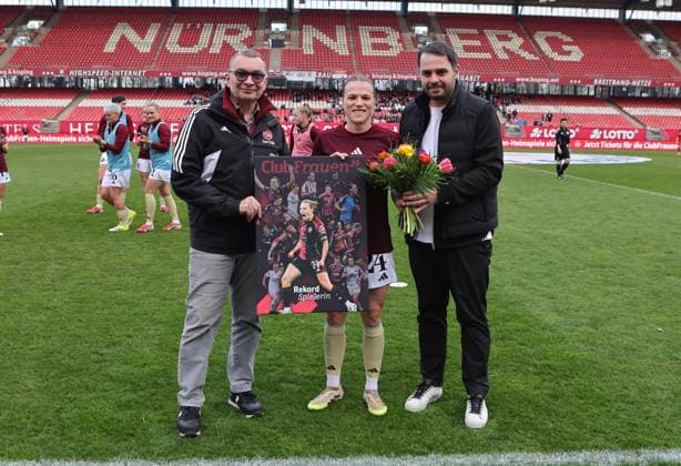 22 03 2026 Soccer Season 2025 2026 1 Womens Soccer Bundesliga 21 Matchday 1 FC Nürnberg FCN Club 1 FC Köln Sportfoto Zink DaMa xdaxmax Nastassja Lein 24, 1 FC Nürnberg FCN is honored before the match by Peter Meier Chairman of the Supervisory Board 1 FC Nürnberg FCN and Osman Cankaya Sporting Director 1 FC Nürnberg FCN