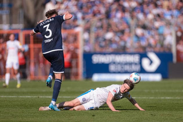 22 03 2026, Soccer, 2 Bundesliga, Matchday 27, VfL Bochum 1848 Holstein Kiel v l Philipp Strompf VfL Bochum 1848 , Jonas Therkelsen Holstein Kiel Bochum Vonovia Ruhrstadion NRW Germany xRHR PHOTO DEx Copyright: DennisxEwert RHR-FOTOx RHR-FOTO DE