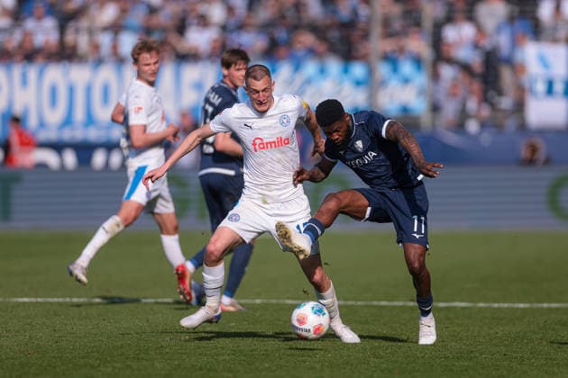 22 03 2026, Soccer, 2 Bundesliga, Matchday 27, VfL Bochum 1848 Holstein Kiel v l Ivan Nekic Holstein Kiel in duel with Moritz Broni Kwarteng VfL Bochum 1848 Bochum Vonovia Ruhrstadion NRW Germany xRHR PHOTO DEx Copyright: DennisxEwert RHR-FOTOx RHR-FOTO DE