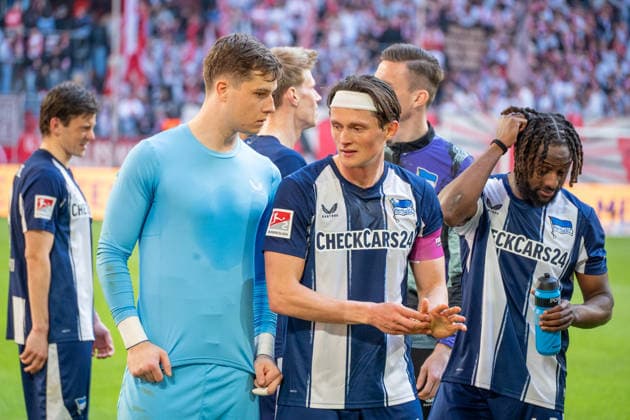 Germany 2 Bundesliga 2025 26 Fortuna Düsseldorf vs Hertha BSC, Matchday 27 22 03 2026 MERKUR SPIEL ARENA Düsseldorf cheers after the win Fabian Reese Hertha BSC,11 Tjark Ernst Hertha BSC,1 Copyright: xOrhanxHabashx
