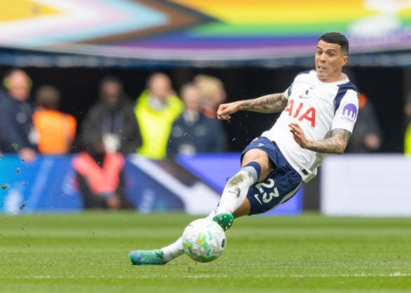 Tottenham Hotspur v Nottingham Forest, Premier League, Football, Tottenham Hotspur Stadium, London, UK - 22 Mar 2026 Pedro Porro of Tottenham Hotspur (23) slips London Tottenham Hotspur Stadium Tottenham GBR, UK NEWSPAPERS OUT Copyright: xEllixBirchx