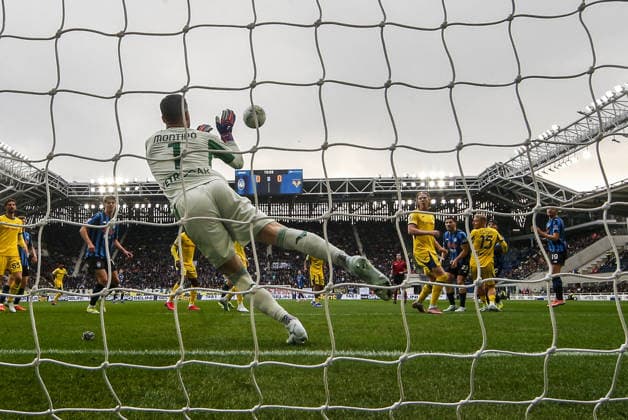 Lorenzo Montipo of Hellas Verona FC makes a save during Atalanta BC vs Hellas Verona, 30Â° Serie A Enilive 2025-26 game at New Balance arena in Bergamo (BG), Italy, on March 22, 2026.  Copyright: xDavidexCasentini IPAxSportx xipa-agency.netx xx IPA_73291257 IPA_Agency_IPA73291257