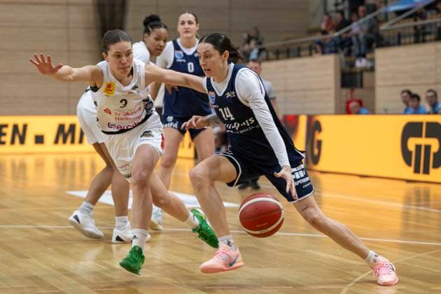 Toyota DBBL 2025 2026 Syntainics MBC vs TK Hannover Luchse Halle Saale, Germany 22 March 2026 Pictured from left Lovisa Hjern Hannover and Katelyn Shumate Halle Halle Saale swh Arena Sachsen Anhalt Germany
