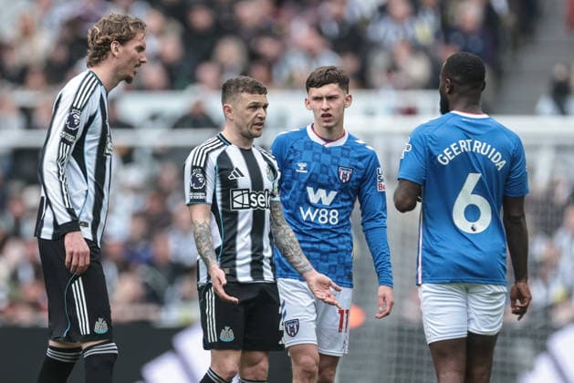 Newcastle United v Sunderland - Premier League Kieran Trippier of Newcastle United speaks with Lutsharel Geertruida of Sunderland as the game pauses for Botman s injury during the Premier League match between Newcastle United and Sunderland at St. James s Park in Newcastle, United Kingdom, on March 22, 2026. Newcastle Tyne and Wear United Kingdom  Copyright: xNewsxImagesx originalFilename:cosgrove-premierl260322_npWjW.jpg
