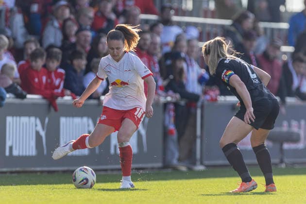 GER, Leipzig, Soccer, Google Pixel Women Bundesliga, 21 Matchday, RB Leipzig vs SC Freiburg in the picture from l Annabel Schasching RB Leipzig 16 , Action with ball, 22 03 2025, RB Leipzig Training Academy Cottaweg Leipzig DFB REGULATIONS PROHIBIT ANY USE OF PHOTOGRAPHS AS IMAGE SEQUENCES AND OR QUASI VIDEO, Copyright: HMBxMedia PaulxFritz