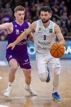 ProA, BG Goettingen vs Artland Dragons, Sparkassen Arena Goettingen 22 03 2026 ProA, Goettingen, Germany 22 03 2026 Buzz Anthony Artland Dragons, 9 prevails against Daniel Kirchner BG Goettingen, 4, Barmer ProA 2 Basketball Bundesliga, game of BG Goettingen vs Artland Dragons, Sparkassen Arena Goettingen Copyright: xBEAUTIFULxSPORTS Freudensteinx