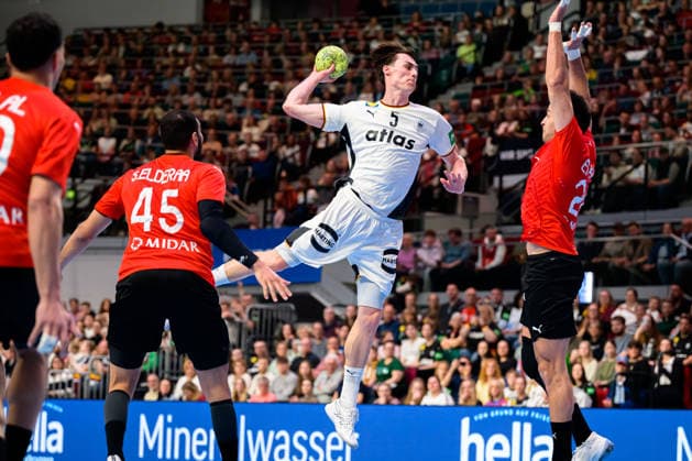 Bremen Handball International Germany Egypt v li Seif Elderaa Egypt , Miro Schluroff Germany , Ibrahim Elmasry Egypt Bremen ÖVB Arena Germany