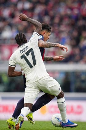 Bologna s Santiago Castro fights for the ball with LazioÕs Nuno Tavares during the Serie A soccer match between Bologna and Lazio at the Renato DallÕAra Stadium in Bologna, north Italy - Sunday, March 22, 2026 -  Copyright: xMassimoxPaolone LaPressex
