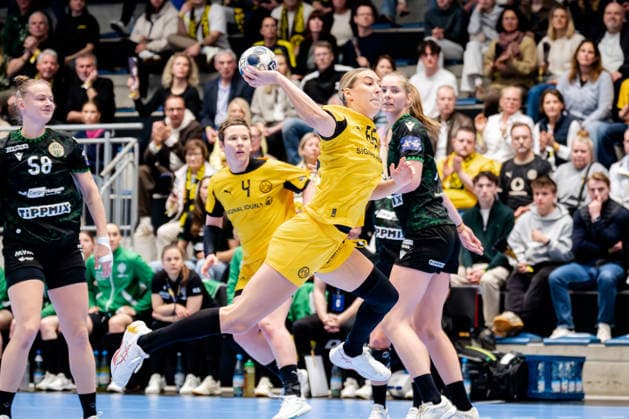 Hamm, 22 03 2026, Handball, Women, EHF Champions League, Play offs, 2025 2026 BVB Borussia Dortmund FTC Rail Cargo Hungaria Dana Bleckmann BVB, 66 on goal throw Hamm Westpress Arena NRW Germany