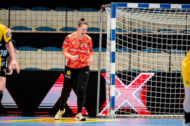 Hamm, 22 03 2026, Handball, Women, EHF Champions League, Play offs, 2025 2026 BVB Borussia Dortmund FTC Rail Cargo Hungaria Melinda Szikora BVB, 7 cheers for a parade Hamm Westpress Arena NRW Germany