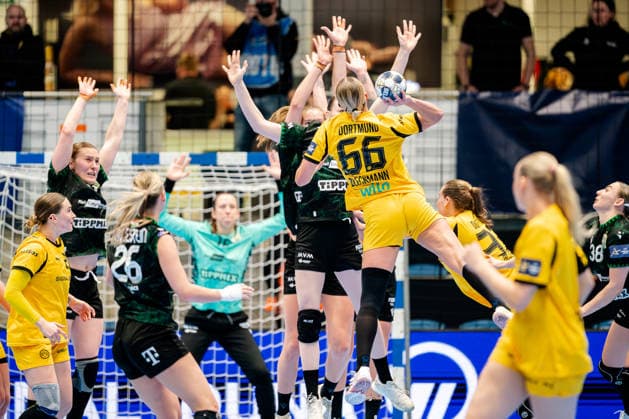 Hamm, 22 03 2026, Handball, Women, EHF Champions League, Play offs, 2025 2026 BVB Borussia Dortmund FTC Rail Cargo Hungaria Dana Bleckmann BVB, 66 against the defensive block Hamm Westpress Arena NRW Germany