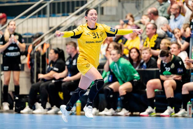 Hamm, 22 03 2026, Handball, Women, EHF Champions League, Play offs, 2025 2026 BVB Borussia Dortmund FTC Rail Cargo Hungaria Kelly Vollebregt BVB, 31 cheers after a goal Hamm Westpress Arena NRW Germany